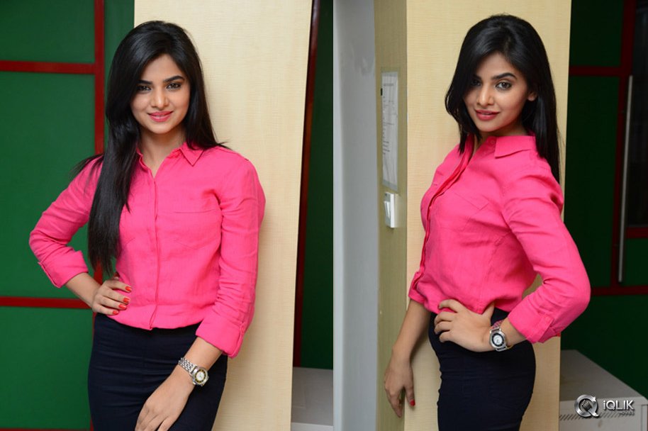 Kamna-Ranawat-At-Radio-Mirchi